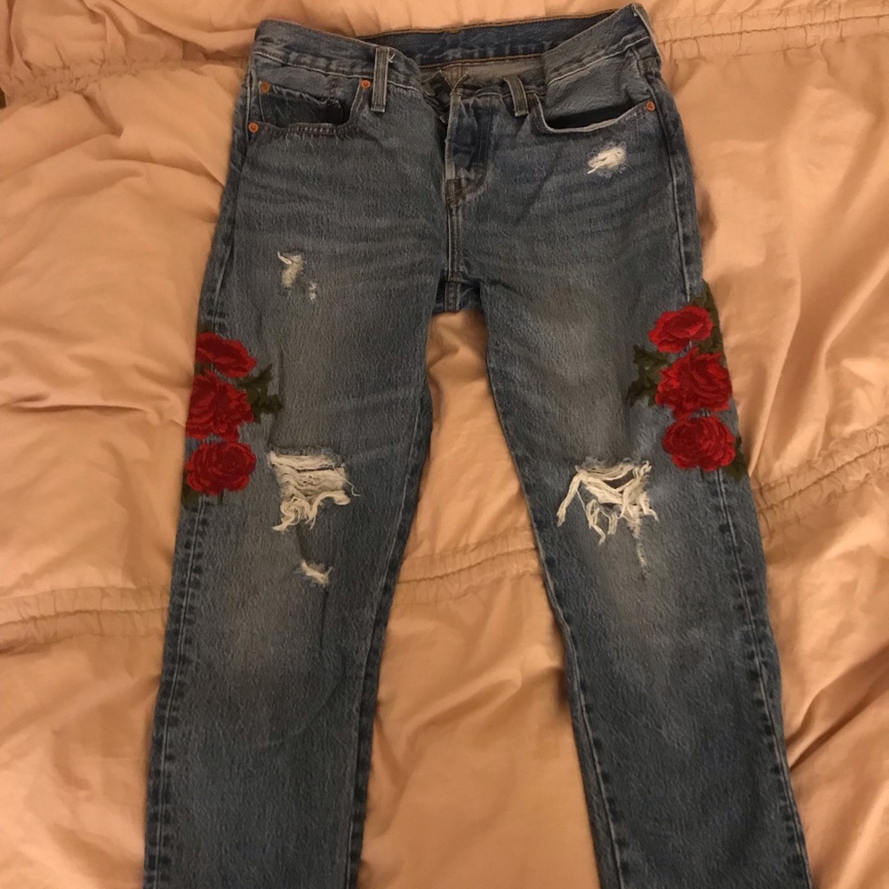 Rose Embroidered Levi’s Jeans